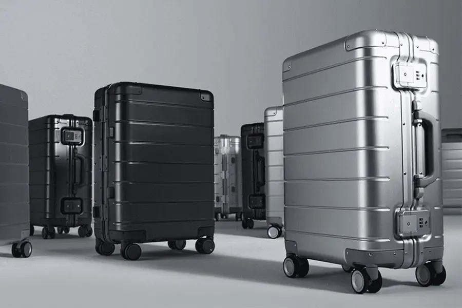 An image having multiple aluminum luggage and showing the durability of luggage | luggagelovers.com