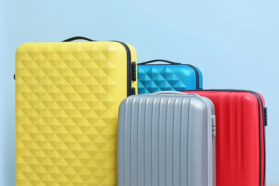 An image talking about the availability of color options of polycarbonate luggage | luggagelovers.com